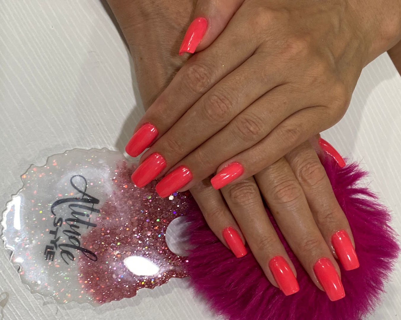Unhas decoradas em coral feitas na Atitude Centro da Beleza